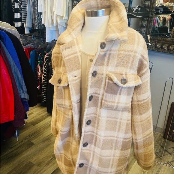 Meet your Posher, Micki - Picture 7 of 8